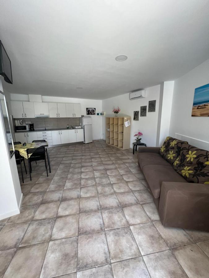 San Agustin Apartments , Close To The Beach, With Pool! ซานบาร์โตโลเม ภายนอก รูปภาพ